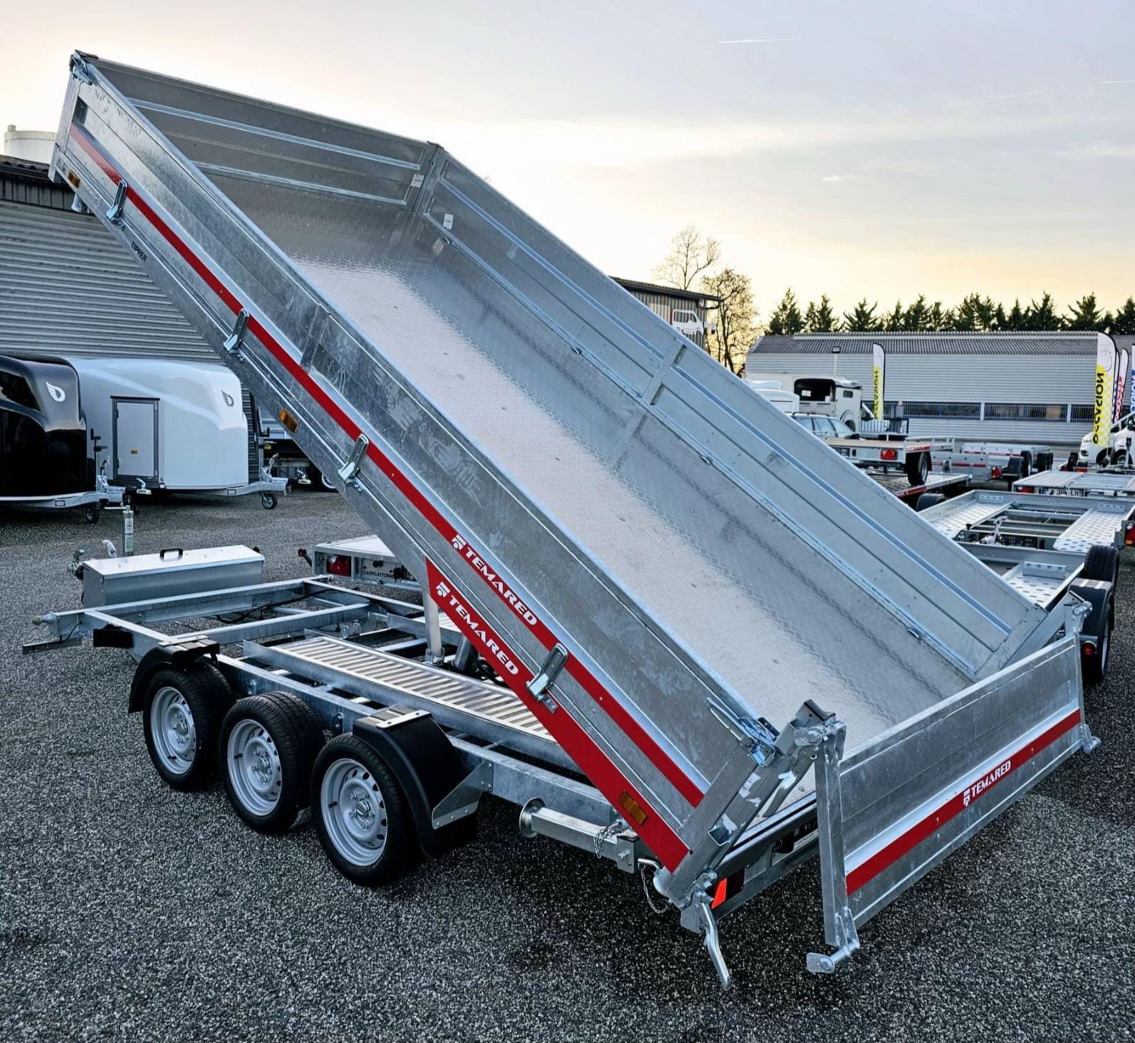 Temared Tipper 4020/3 Tribenne 3 Essieux 3500 kg — SARL BERLIOZ