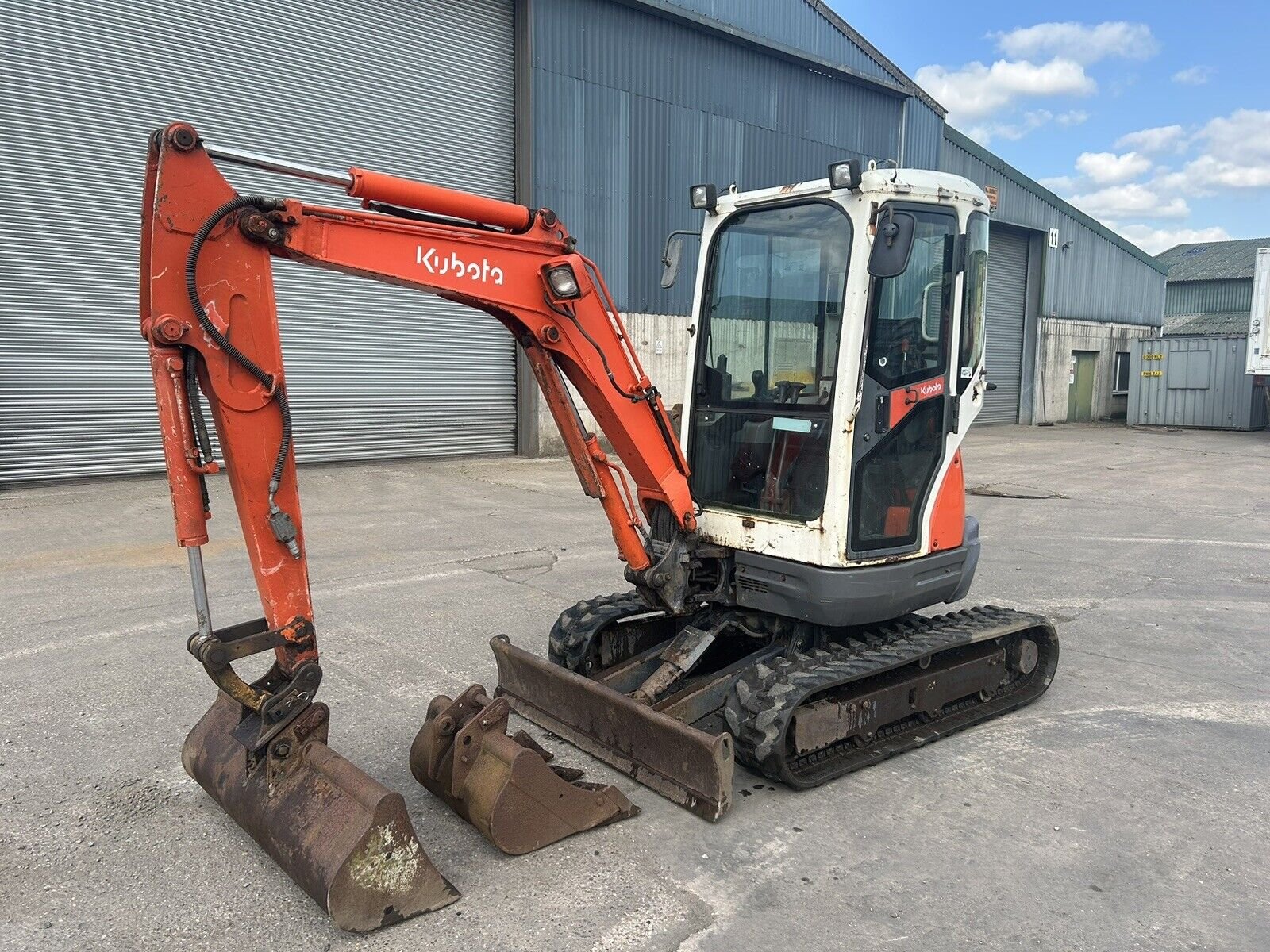 Photo 3 — Kubota U25-3 (2008) – Mini Pelle 2,6T – 3 600 h – BRH + 3 Godets – Révisée
